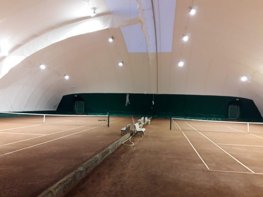 pallone pressostatico tensint per campi da tennis con fascia traslucida