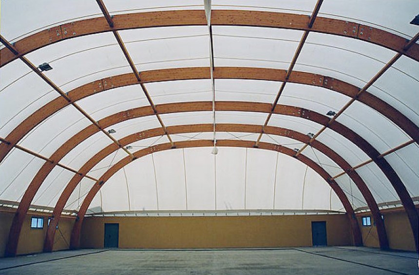 Vista completa struttura in legno lamellare Vista completa struttura in legno lamellare